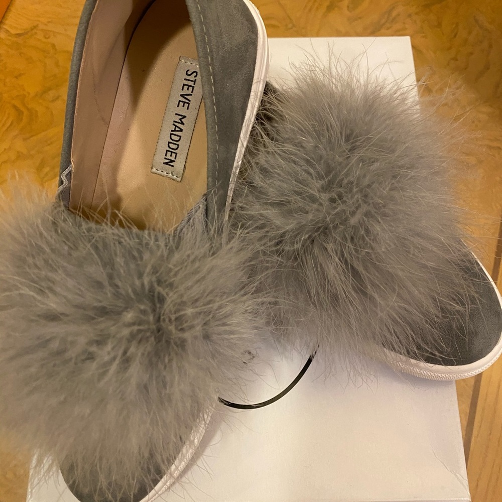 Steve Madden Pom Pom sneakers
